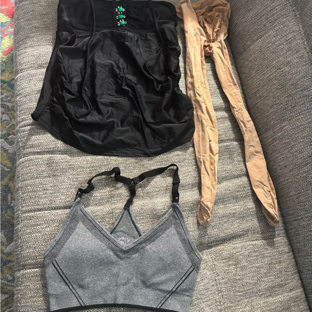 Size small bundle of maternity clothes. - Picture 8 of 13